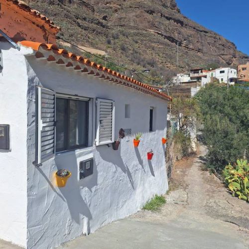 Fachada de la casa rural Los Pinares El Juncal de Tejeda