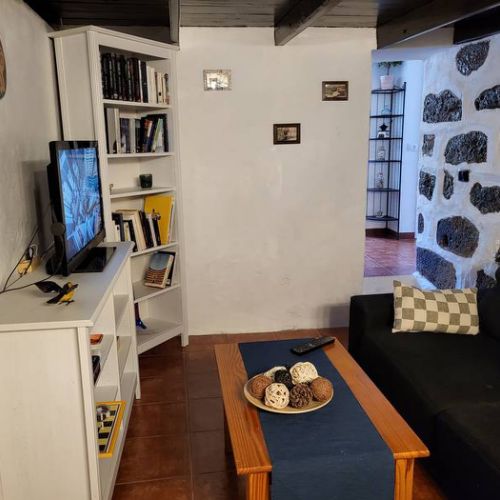 Los Pinares El Juncal de Tejeda Soggiorno con libreria e TV