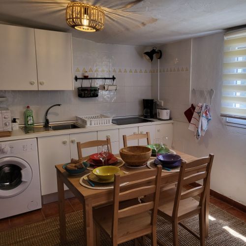 Cuisine et Salle de repas de la maison rurale Los Pinares El Juncal de Tejeda Grande Canarie