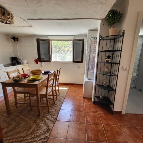 Cuisine et Salle de repas de la maison rurale Los Pinares El Juncal de Tejeda Grande Canarie