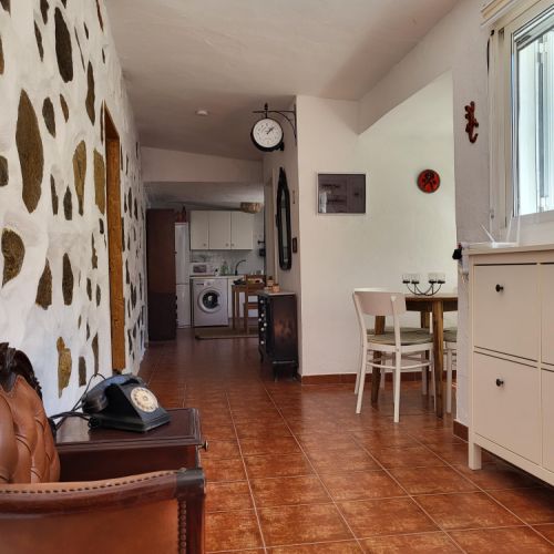 Grande entrée donnant vers la cuisine de la Maison Rurale Los Pinares El Juncal de Tejeda Grande Canarie