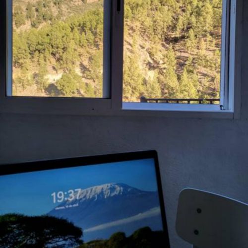 Los Pinares al lavoro con una bella vista