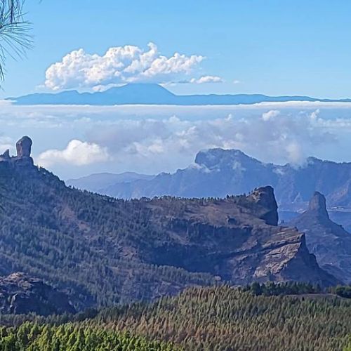 Roque Bentayga e Roque Nublo con il Teide visti dal Pico de las Nieves